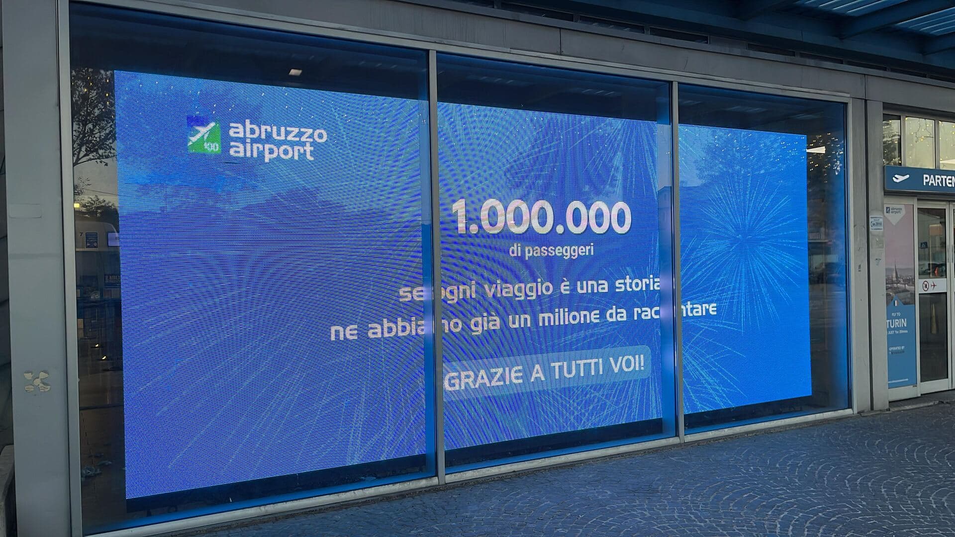 Ledwall Trasparente 6x3 mt Vetrina Aereoporto D_Abruzzo 2025