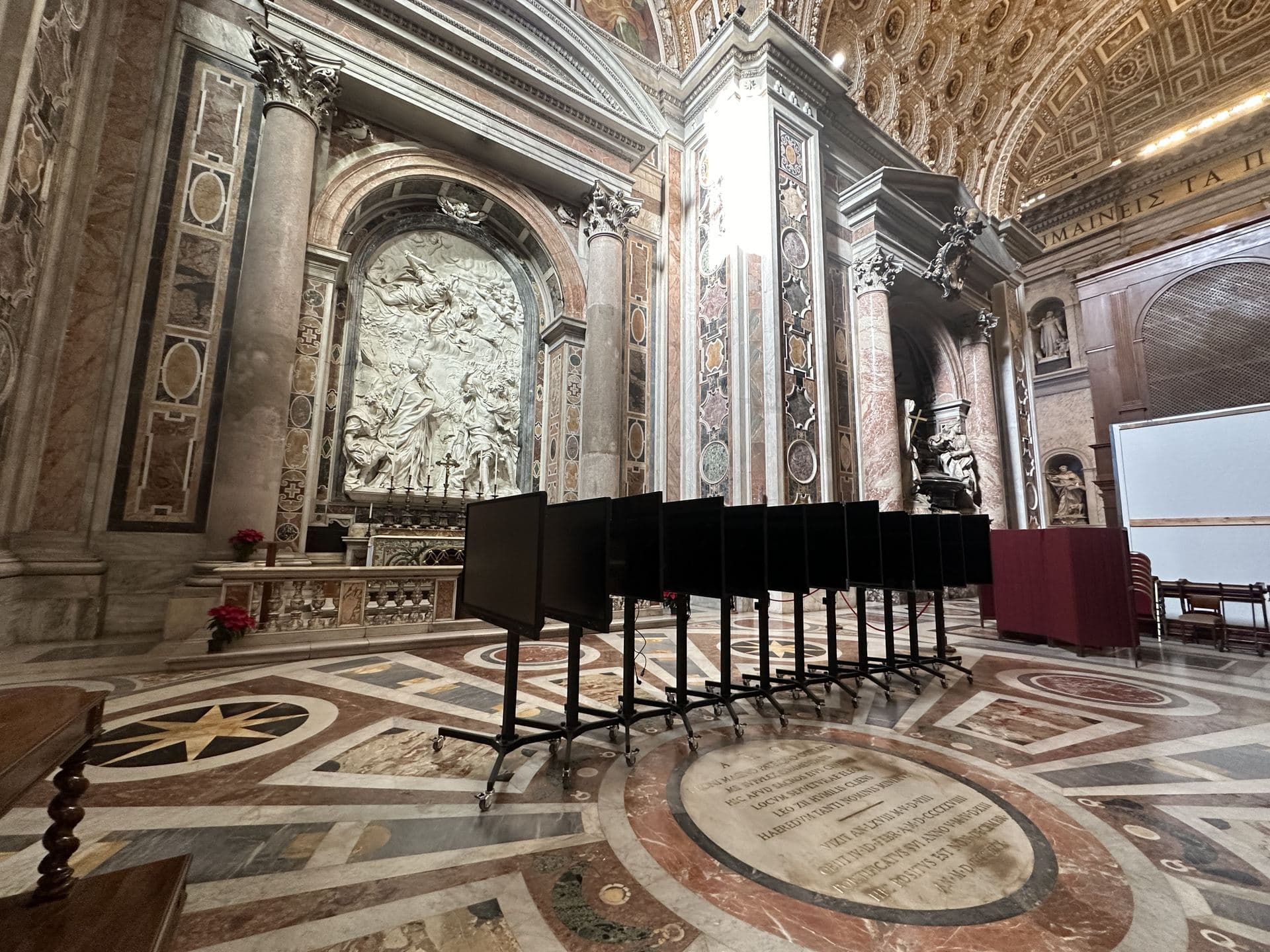 Preparazione Monitor Apertura Porta Santa 2025 Vaticano